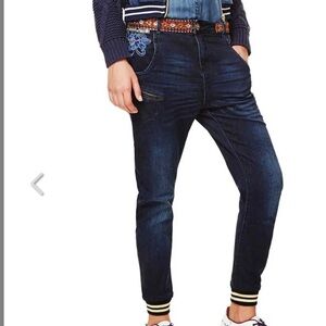 DESIGUAL Exotic embroidered boyfriend denim jeans women’s size 26 floral